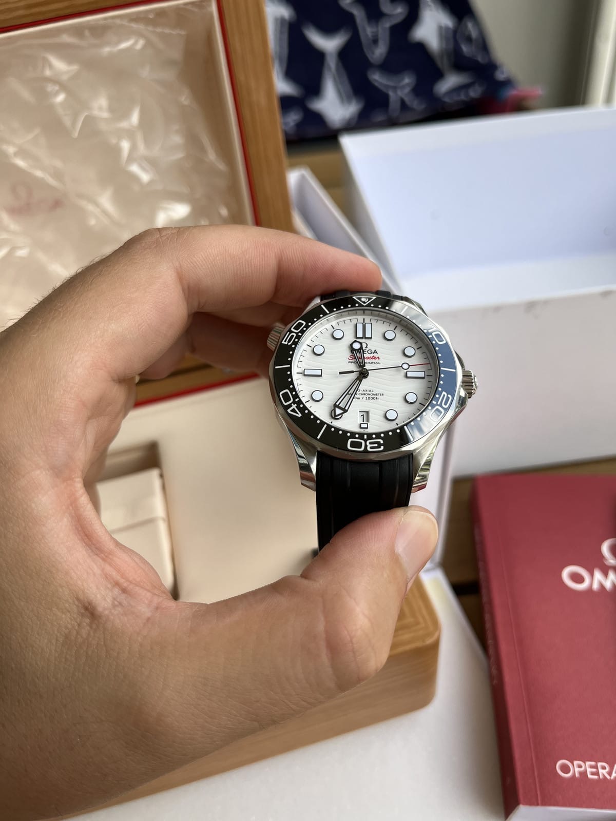 OMEGA Seamaster Diver 300M Cadran Blanc Bracelet Caoutchouc 2022 Boîte et Papiers – Image 2