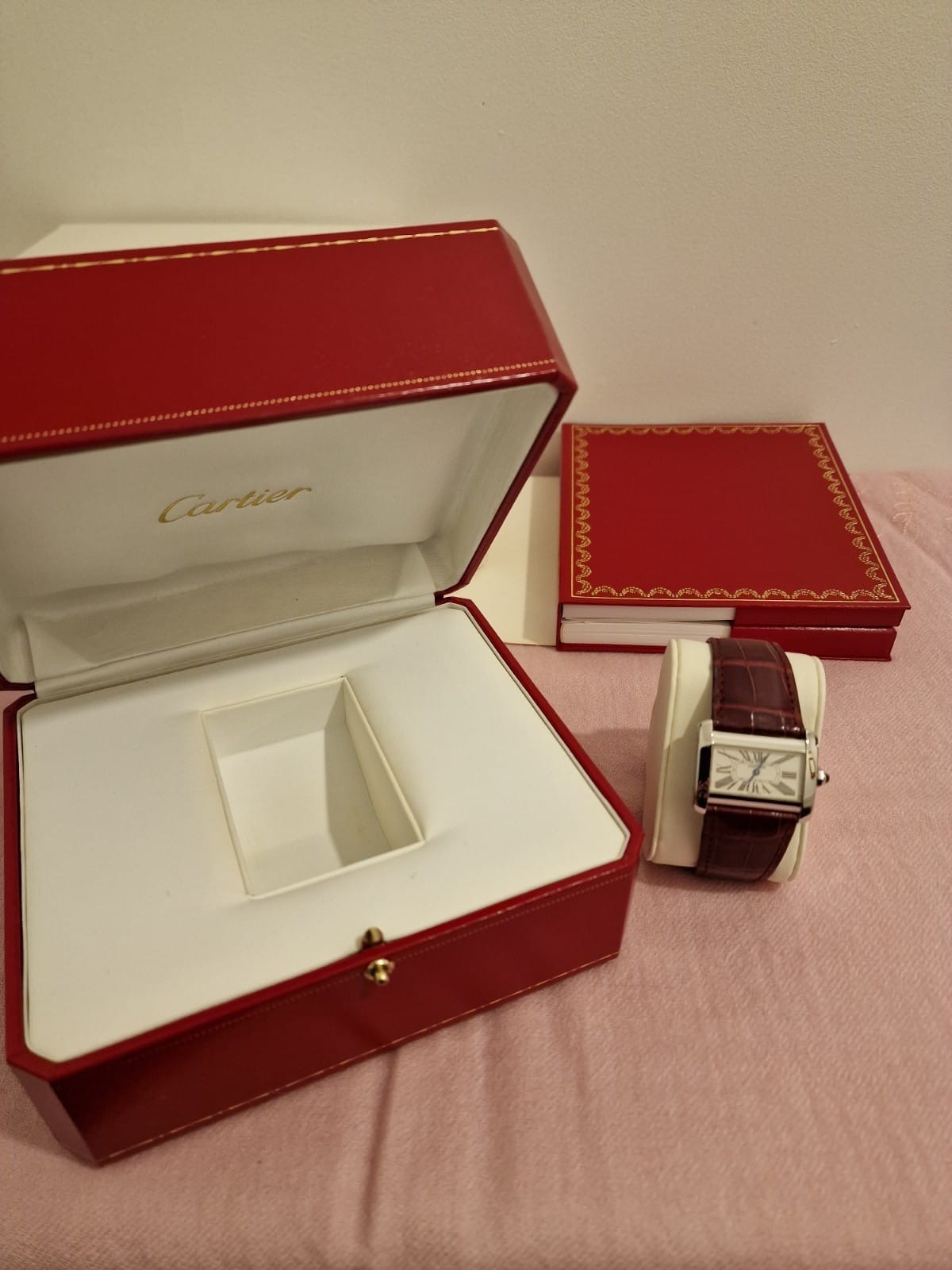 Montre Cartier Tank Divan pour femme, en acier inoxydable, bracelet rouge, 32 mm, réf. 2599 – Image 2