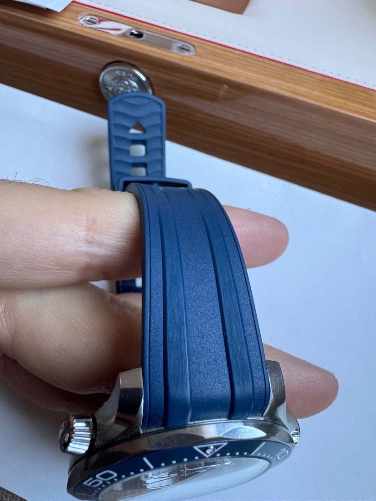 Montre homme OMEGA Seamaster bleue, bracelet en caoutchouc, édition 2019 - 210.32.42.20.03.001 – Image 8
