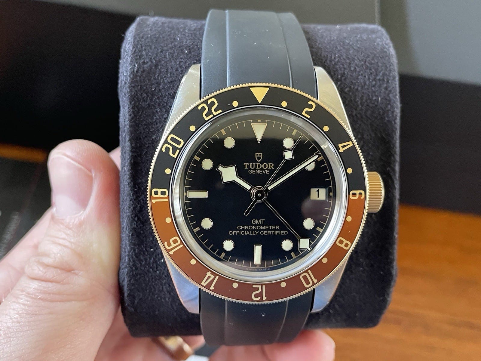 Montre-bracelet Tudor Black Bay GMT S&G 41 mm M79833 en excellent état. – Image 4