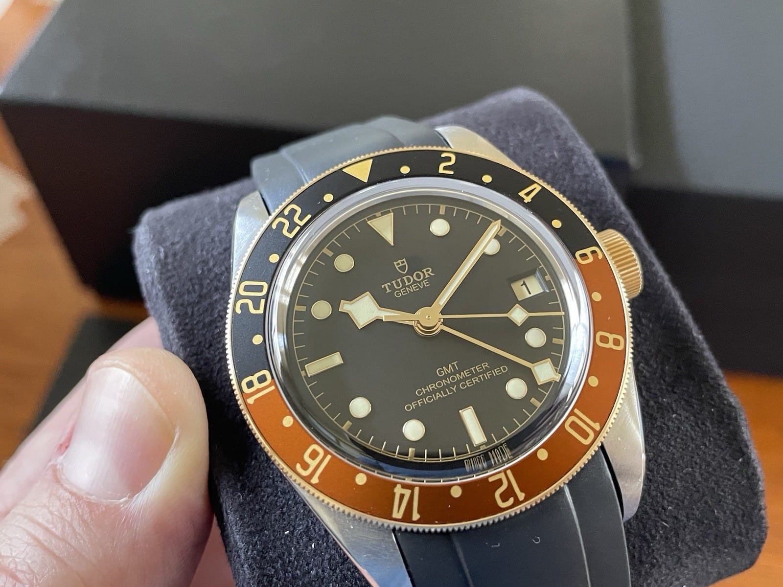Montre-bracelet Tudor Black Bay GMT S&G 41 mm M79833 en excellent état. – Image 5