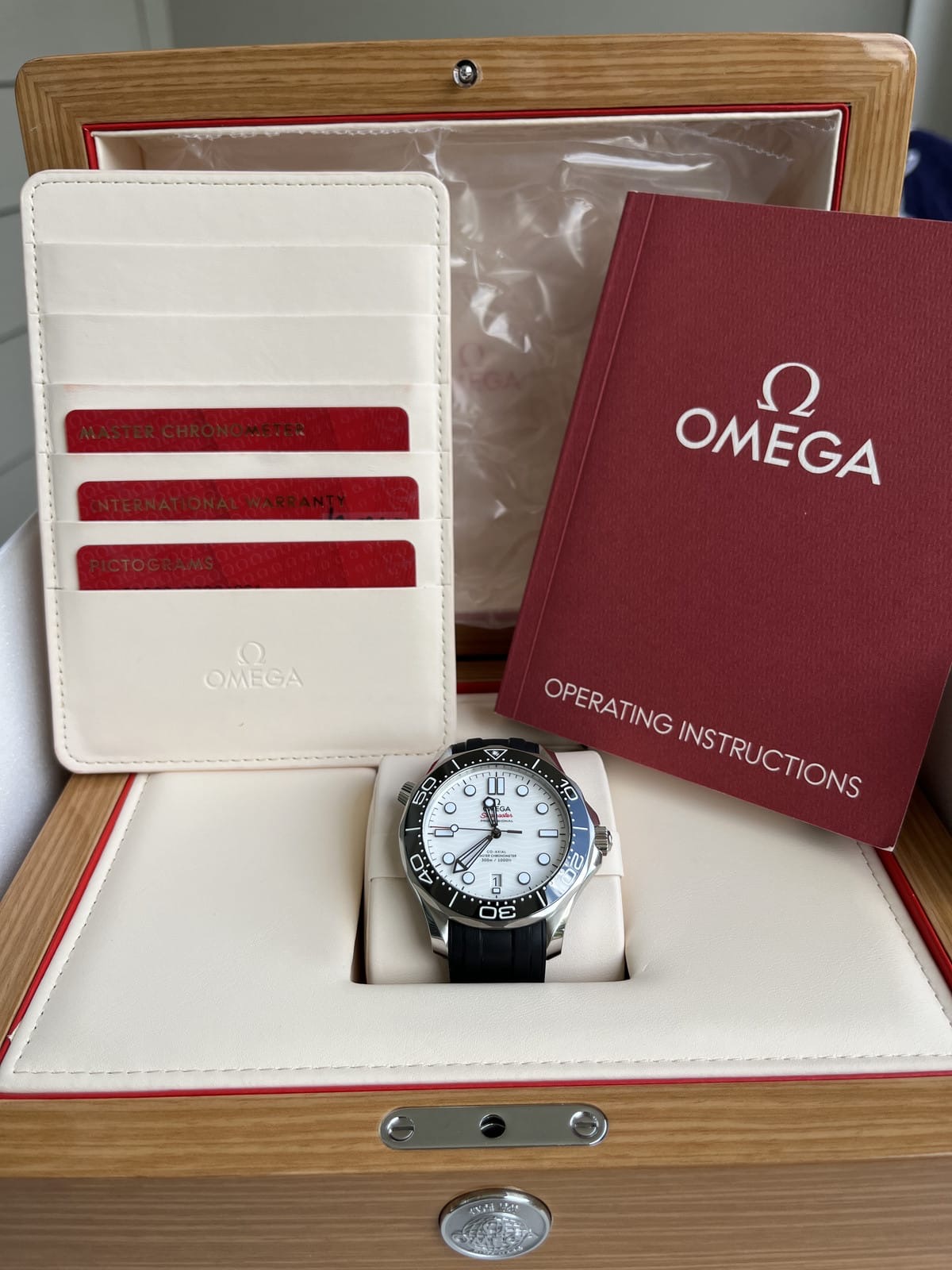 OMEGA Seamaster Diver 300M Cadran Blanc Bracelet Caoutchouc 2022 Boîte et Papiers – Image 21