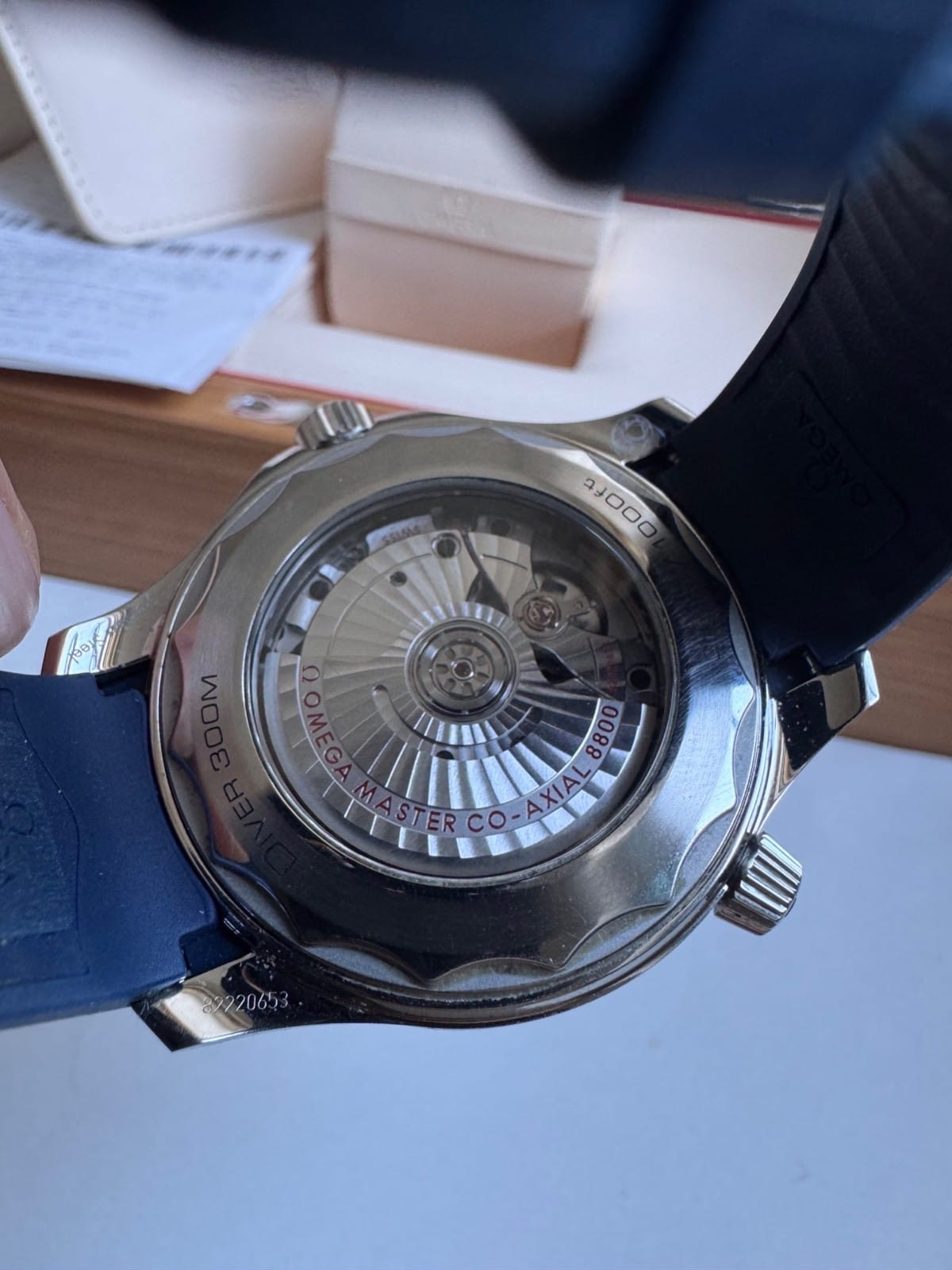 Montre homme OMEGA Seamaster bleue, bracelet en caoutchouc, édition 2019 - 210.32.42.20.03.001 – Image 12