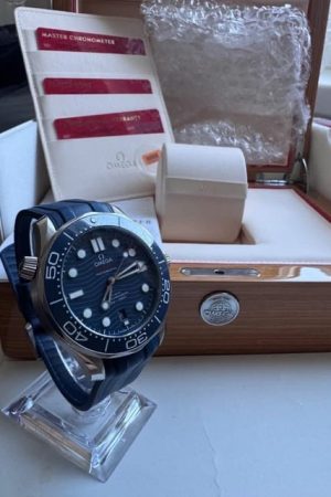Montre homme OMEGA Seamaster bleue, bracelet en caoutchouc, édition 2019 - 210.32.42.20.03.001