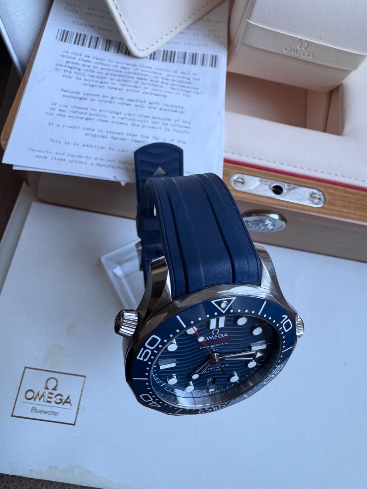 Montre homme OMEGA Seamaster bleue, bracelet en caoutchouc, édition 2019 - 210.32.42.20.03.001 – Image 4