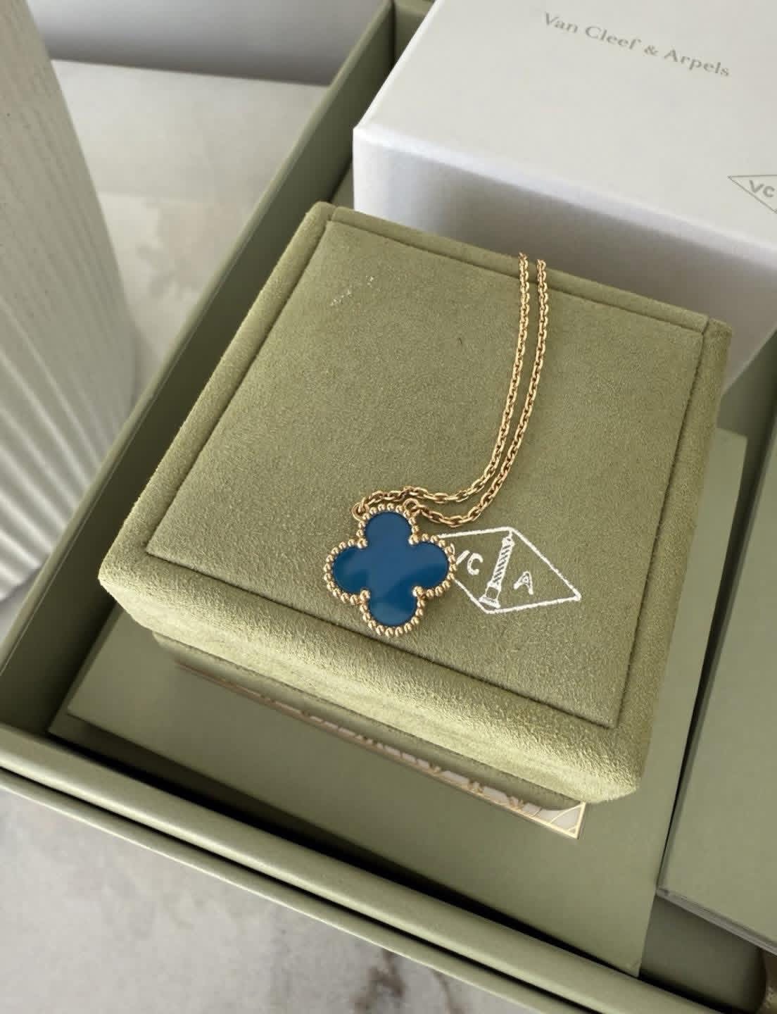 Pendentif Van Cleef & Arpels Vintage Alhambra Agate Or Jaune 750 Coffret – Image 5