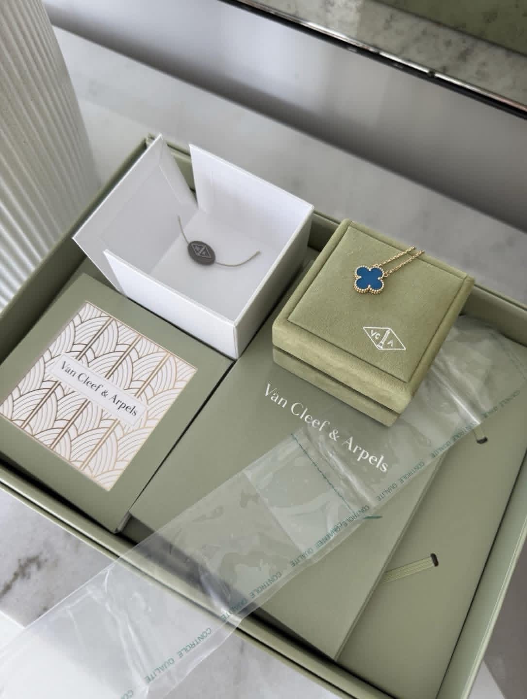 Pendentif Van Cleef & Arpels Vintage Alhambra Agate Or Jaune 750 Coffret – Image 9