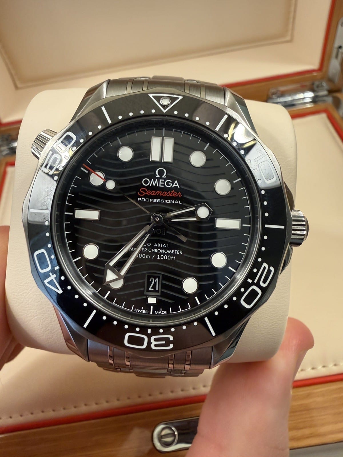 OMEGA Seamaster Diver 300M 210.30.42.20.01.001 Cadran Noir Modèle 2021
