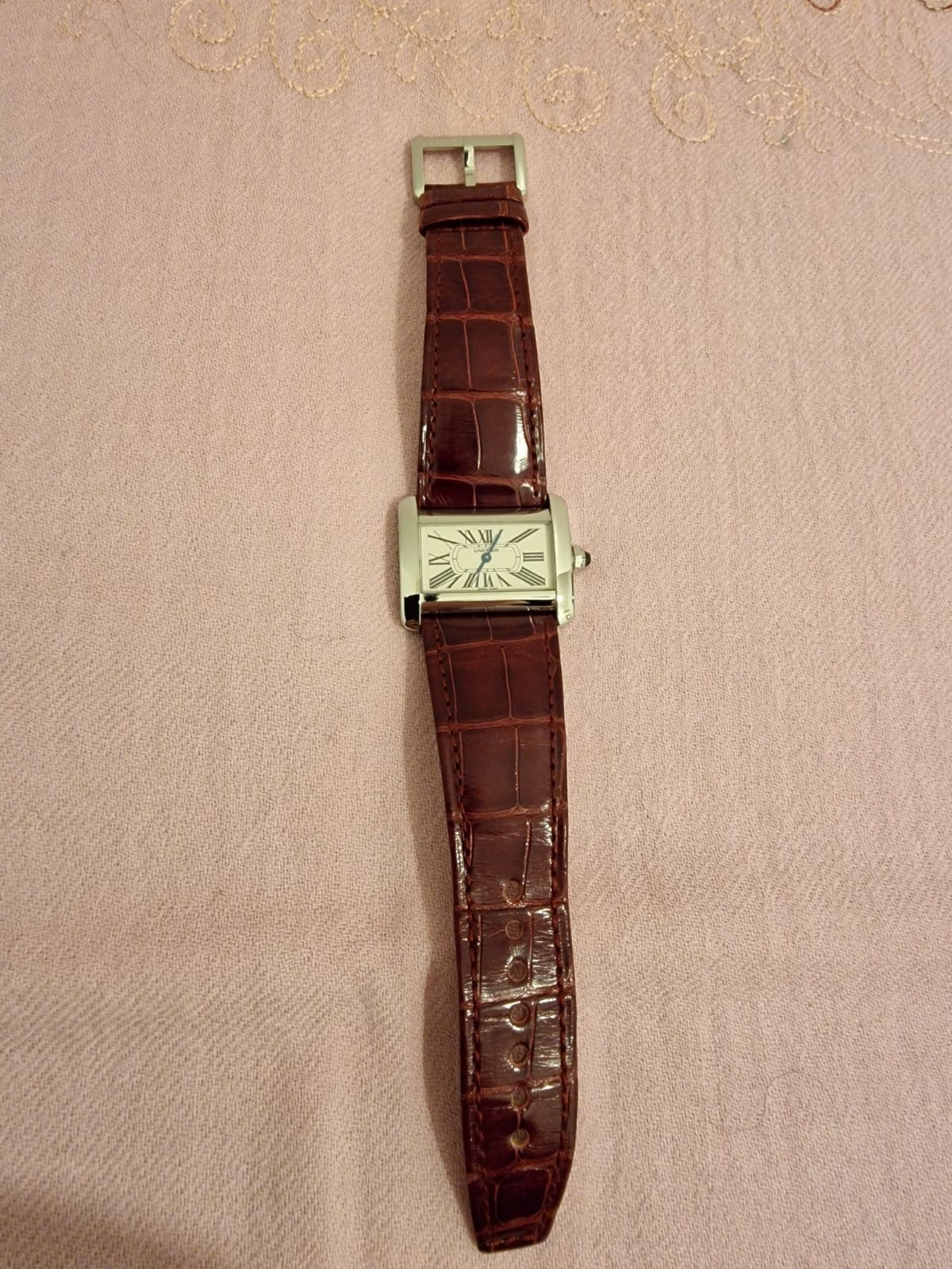 Montre Cartier Tank Divan pour femme, en acier inoxydable, bracelet rouge, 32 mm, réf. 2599 – Image 4