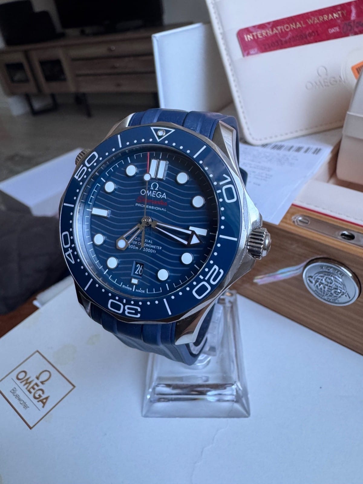 Montre homme OMEGA Seamaster bleue, bracelet en caoutchouc, édition 2019 - 210.32.42.20.03.001 – Image 5