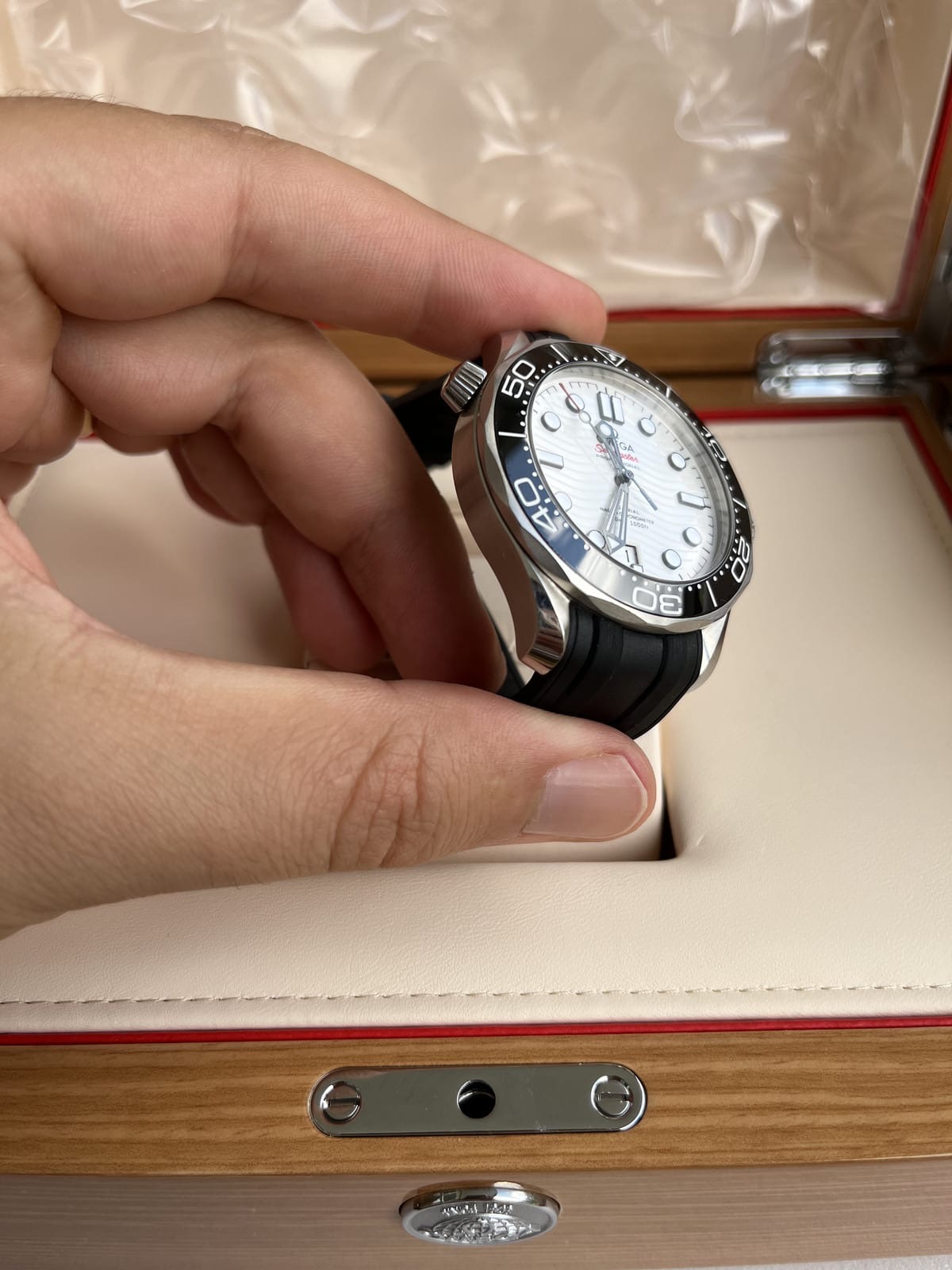 OMEGA Seamaster Diver 300M Cadran Blanc Bracelet Caoutchouc 2022 Boîte et Papiers – Image 16
