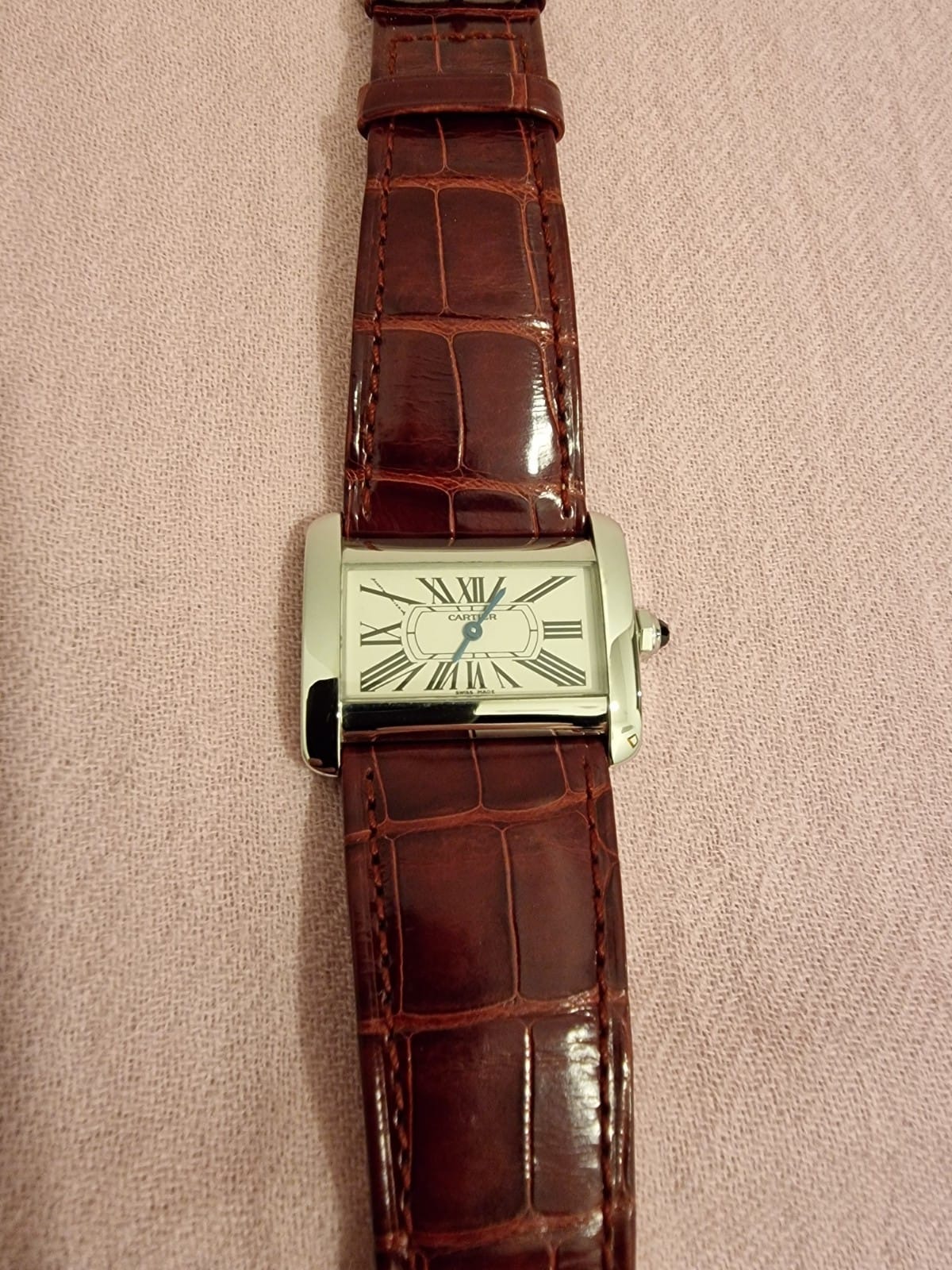 Montre Cartier Tank Divan pour femme, en acier inoxydable, bracelet rouge, 32 mm, réf. 2599 – Image 3