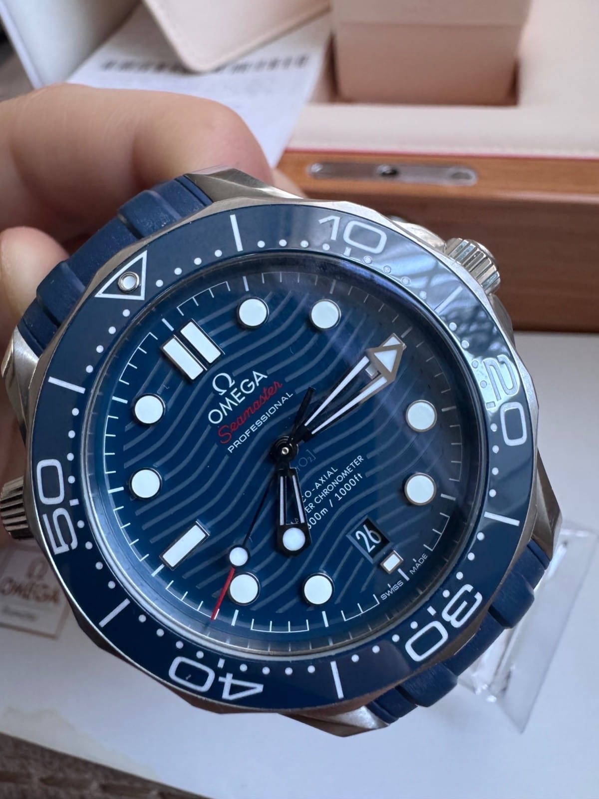 Montre homme OMEGA Seamaster bleue, bracelet en caoutchouc, édition 2019 - 210.32.42.20.03.001 – Image 13