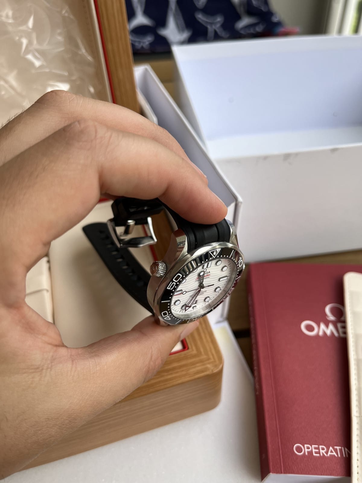 OMEGA Seamaster Diver 300M Cadran Blanc Bracelet Caoutchouc 2022 Boîte et Papiers – Image 20