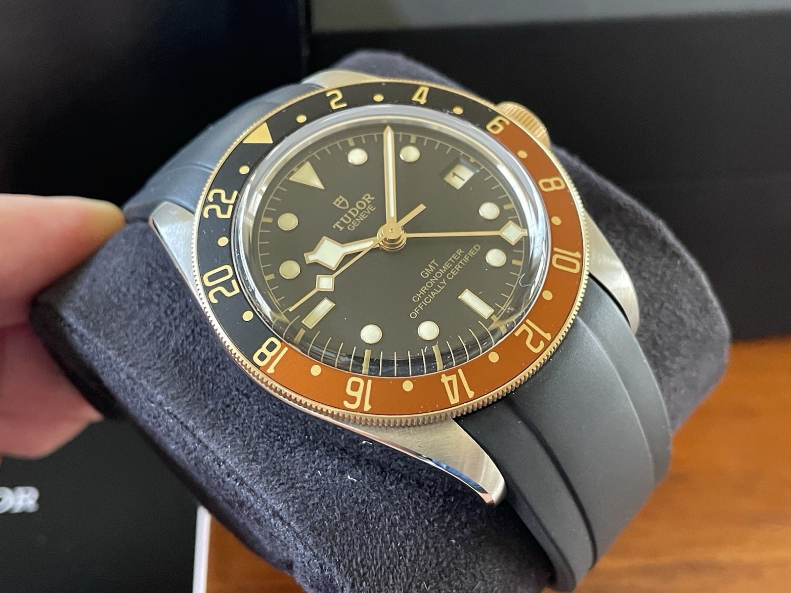 Montre-bracelet Tudor Black Bay GMT S&G 41 mm M79833 en excellent état. – Image 3