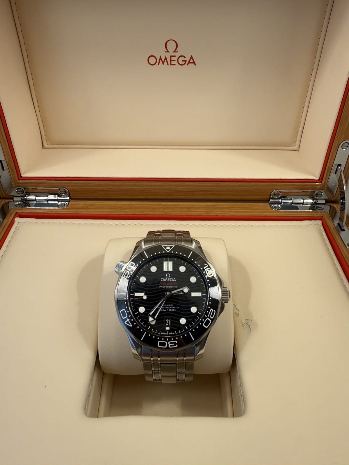 OMEGA Seamaster Diver 300M 210.30.42.20.01.001 Cadran Noir Modèle 2021 – Image 3
