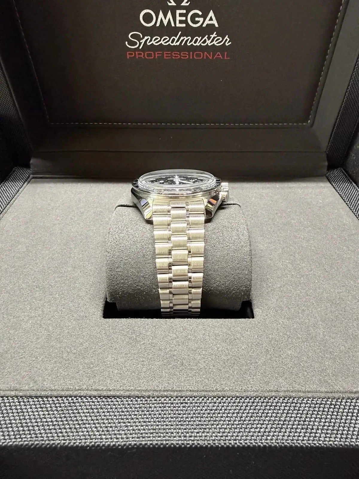 OMEGA Speedmaster Moonwatch Professional 31030425001002 (2024 Coffret complet / reçu) – Image 4