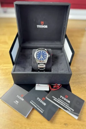 Tudor Black Bay 41 Cadran bleu 79540 (2023) Ensemble complet 41 mm Garantie jusqu'en 2028