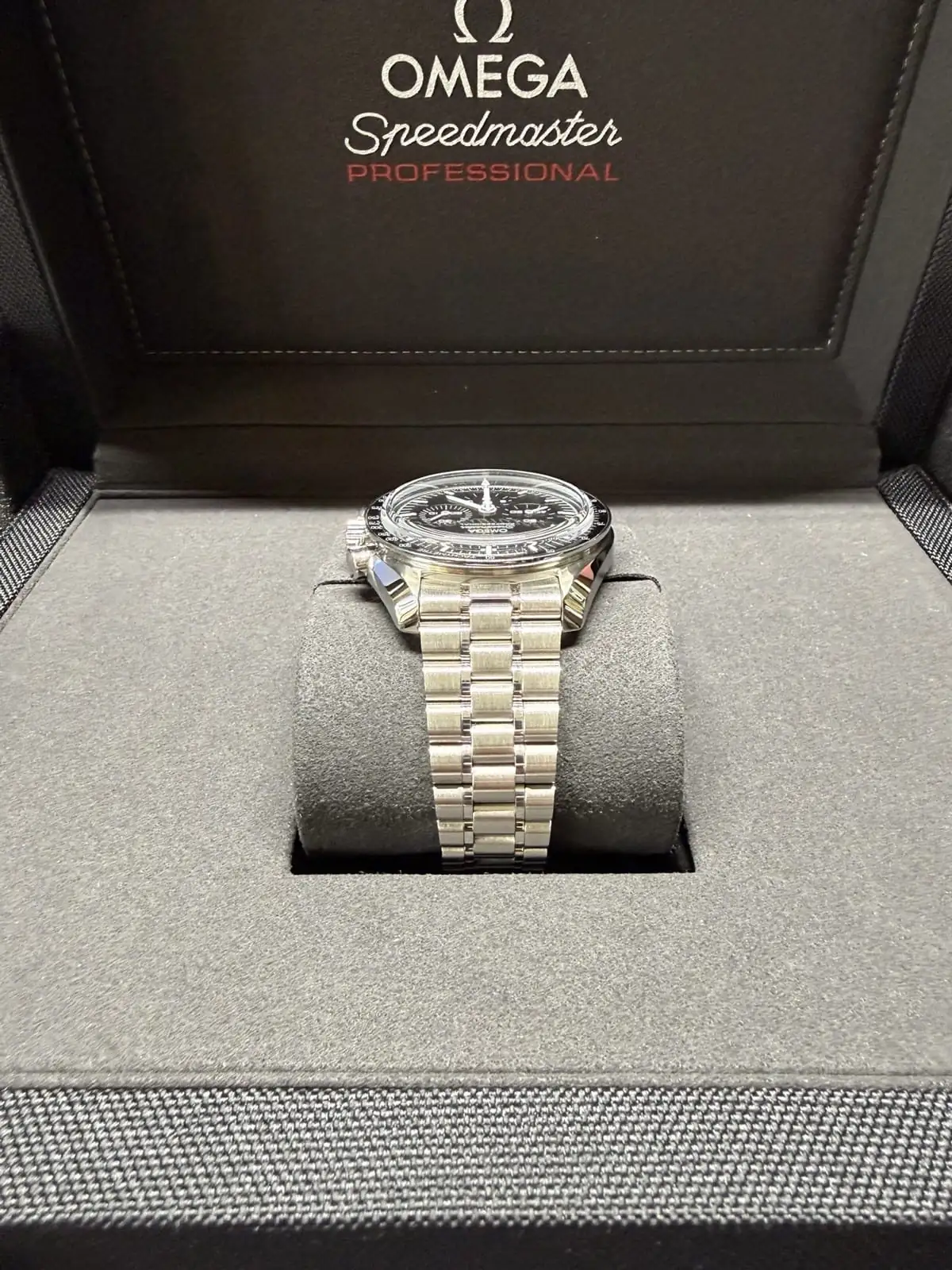 OMEGA Speedmaster Moonwatch Professional 31030425001002 (2024 Coffret complet / reçu) – Image 3