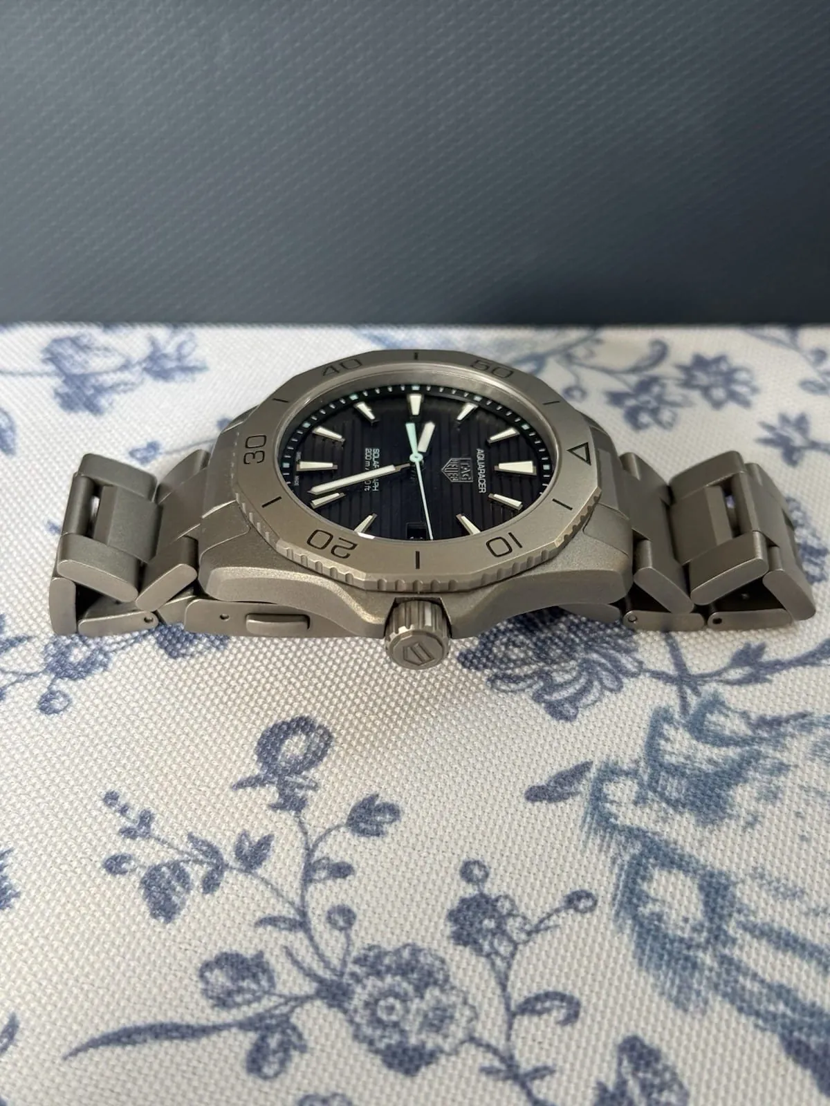 TAG HEUER Aquaracer Titanium 200 Solargraph WBP1180.BF0000 Boîte complète, papiers 2023 – Image 2